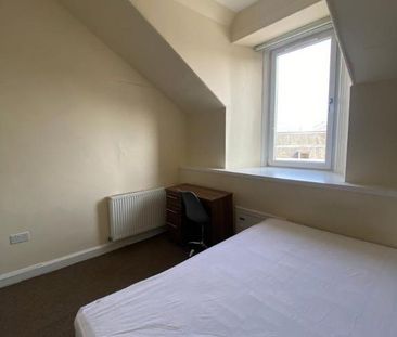 3 bedroom flat to rent - Photo 5