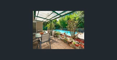 Family home, EAST SIDE LOCATION - WALK TO THE RAIL - Photo 5