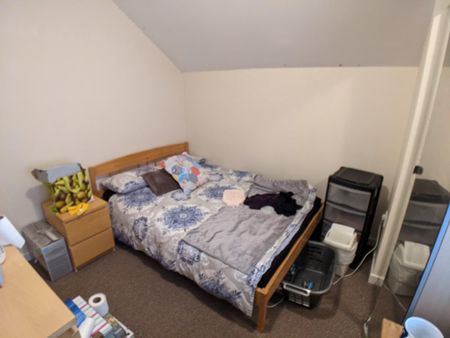 4 bedroom flat to rent - Photo 2