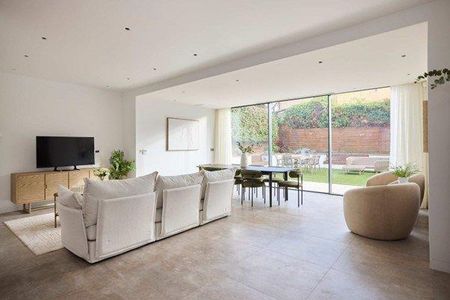 5 bedroom semi-detached house to rent - Photo 4