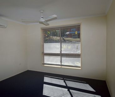 AFFORDABLE HOUSE IN QUIET CUL-DE-SAC IN SOUGHT AFTER SEAVIEW HEIGHTS - Photo 3