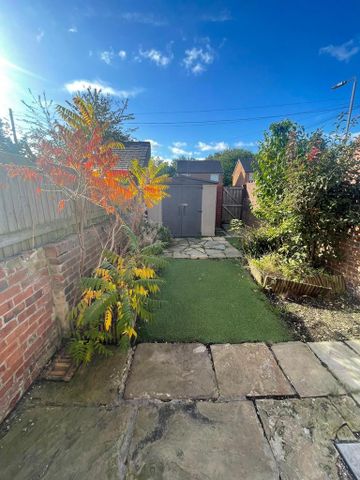 3 bedroom terraced house to rent - Photo 2