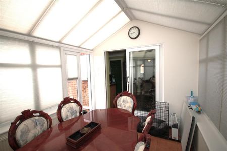 4 bedroom detached house to rent - Photo 3