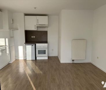 F2 40m² Balcon - Parking LILLE FBG DE BETHUNE - Photo 5