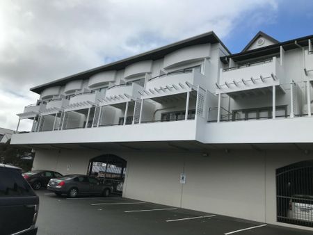2 Level - 2 Bedroom Apartment - 2 carparks - Photo 3