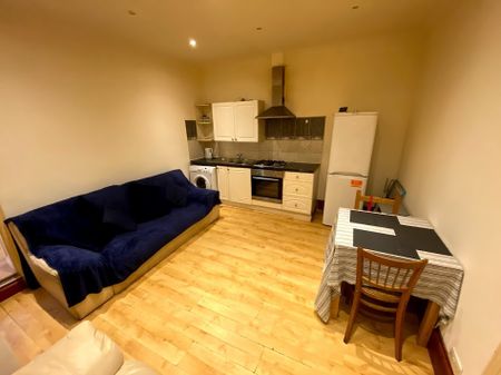 2 Bed Flat, Blenheim Road, E15 - Photo 4