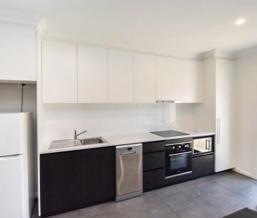 Fully Furnished One Bedroom Apartment - Photo 4