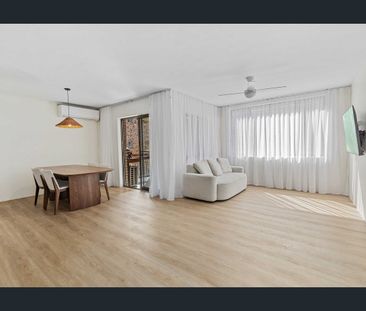 Renovated Unfurnished 2 Bedroom Unit - In the heart of Broadbeach - Photo 2