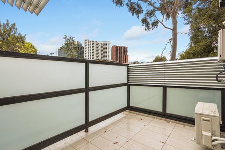 Register to Inspect // Modern 2-Bedroom Townhouse in the Heart of Footscray - Photo 2