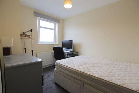 4 bedroom terraced house to rent - Photo 3