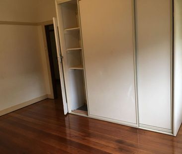 Mckinnon Zoned 2 Bedroom Unit near All facilities - Photo 2