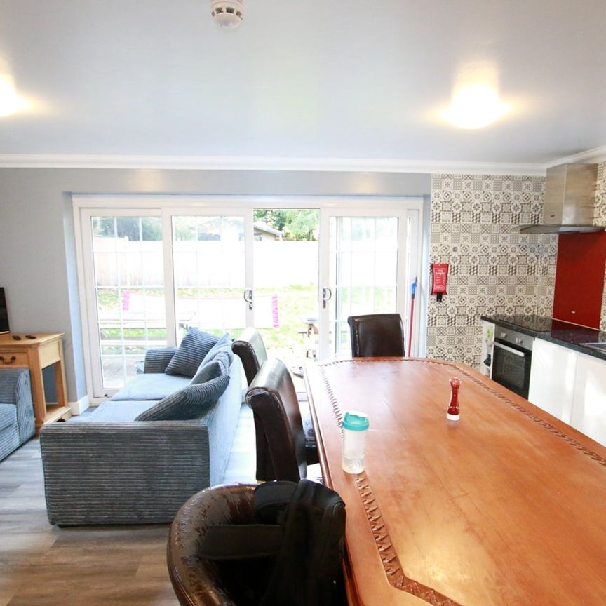 8 Bed Terraced House, Shinfield Road, RG2 - Photo 1