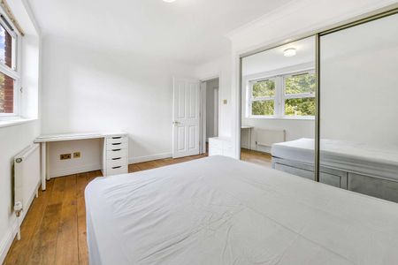 A well-presented two bedroom flat within the Nightingale Triangle, moments from Clapham Common and Clapham South tube station with off-street parking. - Photo 5