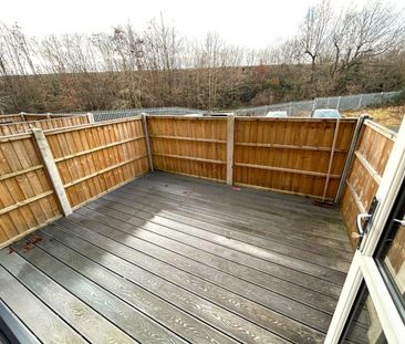 2 bedroom Flat To Let Total Size: 840 SQ FT - Photo 2