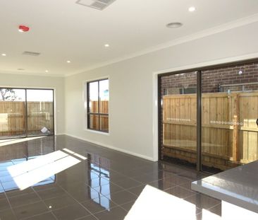 Stunning 3-Bedroom Home in Wollert - Photo 2