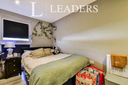 6 bedroom house to rent Hugh Oldham Drive, Salford, M7 - Photo 3