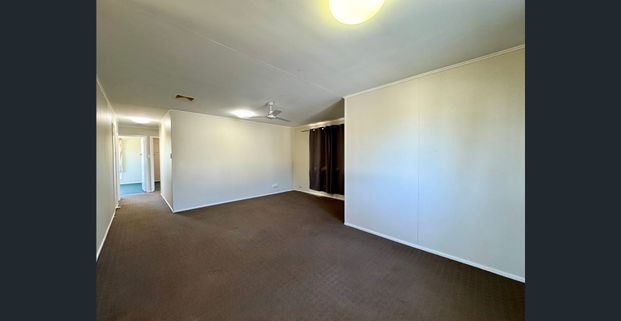 SPACIOUS 3 BEDROOM HOME WITH SHED IN PRIME LOCATION – WALK TO EVERYTHING! - Photo 1