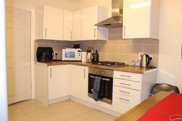 West End Road, High Wycombe - Photo 1