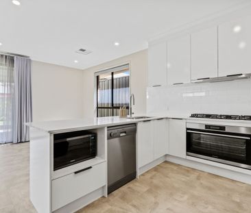 Delightfully comfortable home - Photo 5