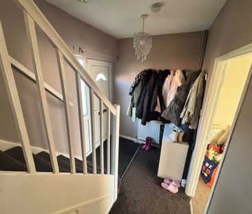 3 bed Semi-Detached - To Let - Photo 3