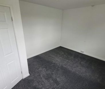 4 bedroom semi-detached house to rent - Photo 4