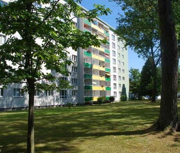 Attraktive 2-Raum-Wohnung mit Balkon in begrünter Wohnlage - Photo 1