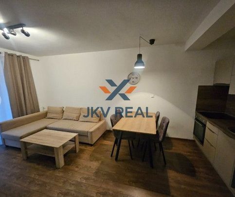 Na prenájom moderný 2,5-izbový byt na Čermánskom námestí - Photo 1