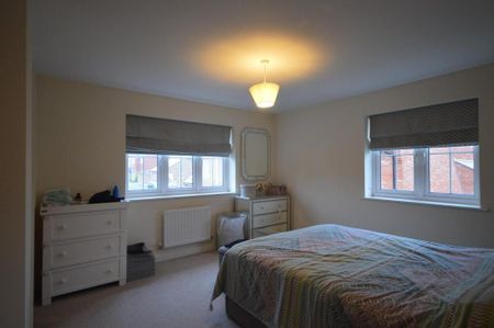 4 bedroom detached house to rent - Photo 4
