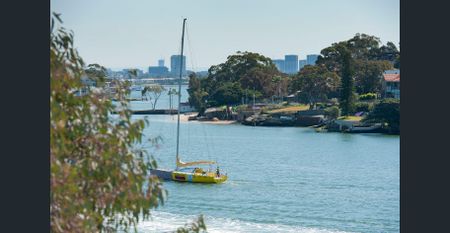 Panoramic water views and plenty of sunshine - Photo 3