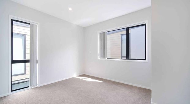 Secure and spacious townhouse - Photo 1