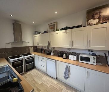 1 bedroom in a house share to rent - Photo 4