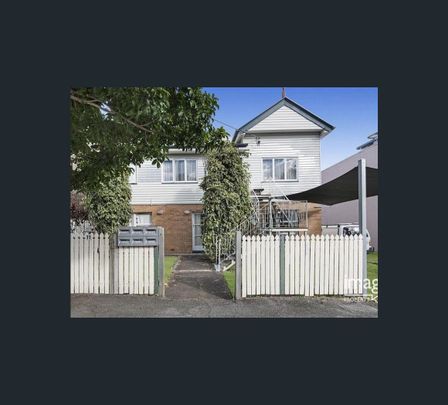 2/34 Edmondstone St, Newmarket, Qld 4051 - Photo 1