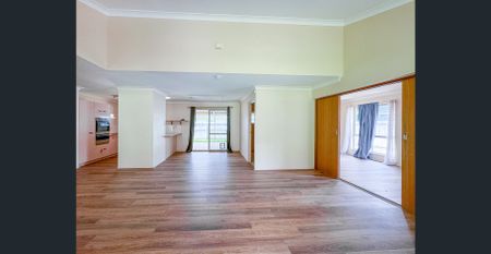 Spacious 5-Bedroom Family Home for Rent in Runcorn - Photo 3