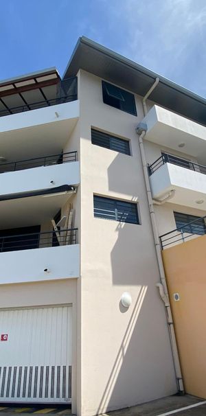 Location Appartement 2 pièces 46m² ST DENIS 97400 - Photo 1