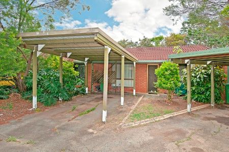 Low-Maintenance unit Walking Distance to Shops, Schools & Transport! - Photo 2