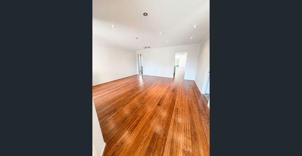 Spacious Four-Bedroom Home in Cranbourne West - Photo 1