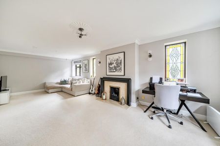 5 bedroom detached house to rent - Photo 3