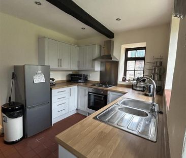 3 bedroom semi-detached bungalow to rent - Photo 5