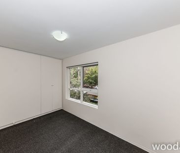 Quaint unit with prime location! - Photo 4