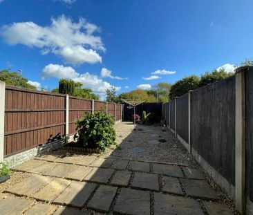 2 bedroom townhouse to rent - Photo 2