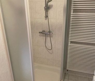 Ruim gelijkvloers appartement met tuintje en garage, ideaal gelegen... - Photo 5