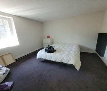 Location Maison 6 pièces 217m² - Photo 2