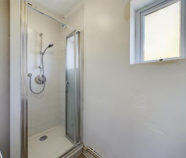 3 bedroom flat to rent - Photo 2