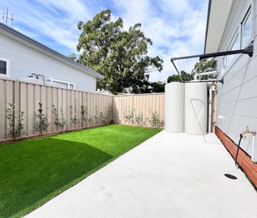 Fully Renovated Family Home with Air Conditioning - Photo 1