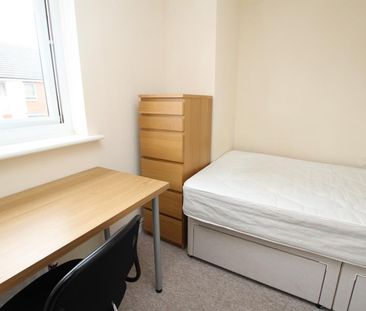 6 bedroom terraced house to rent - Photo 2