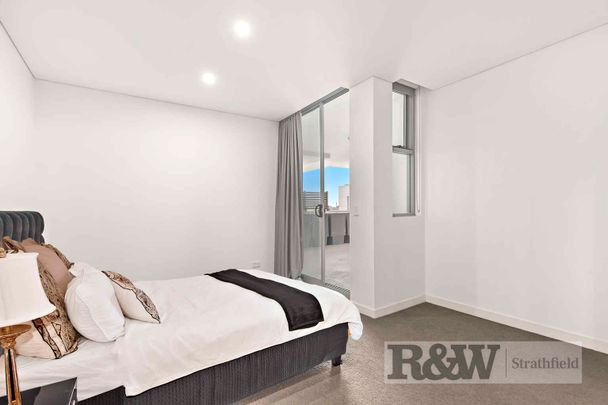 SPACIOUS 3 BED 3 BATH APARTMENT! - Photo 1