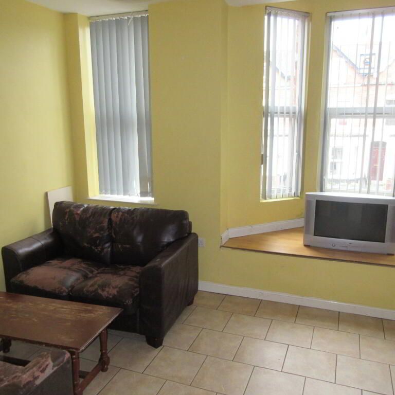 Great Location, 68b University Avenue, Queens Quarter, Belfast, BT7 1GY - Photo 1