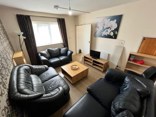 Walmsley Road, Hyde Park, LS6 1NG, Leeds - Photo 1