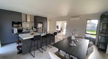 4 Bedroom Family Home - Photo 4