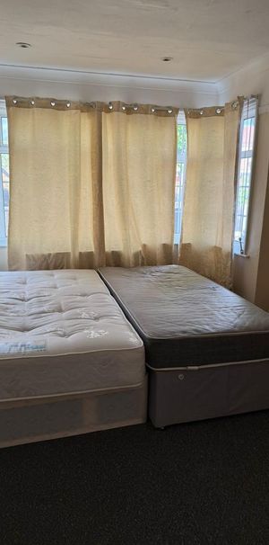 1 bedroom in a house share to rent - Photo 1